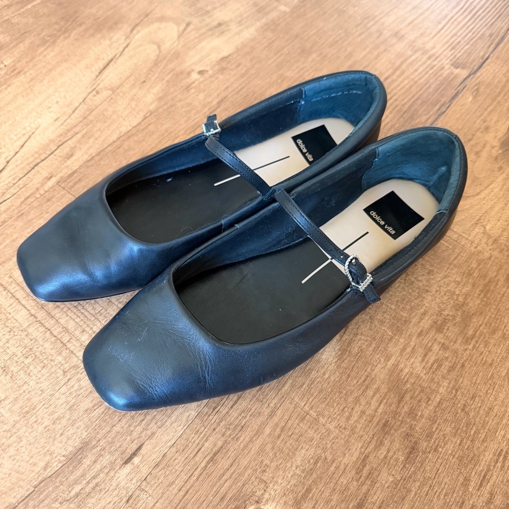 Dole Vita Reyes Black Flats